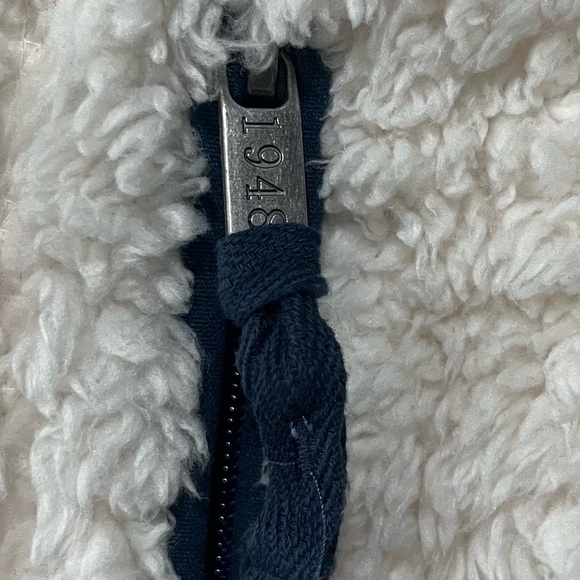 WEATHERPROOF VINTAGE- Comfy Sherpa Full Zip Vest in White with Navy deta… - Picture 5 of 5